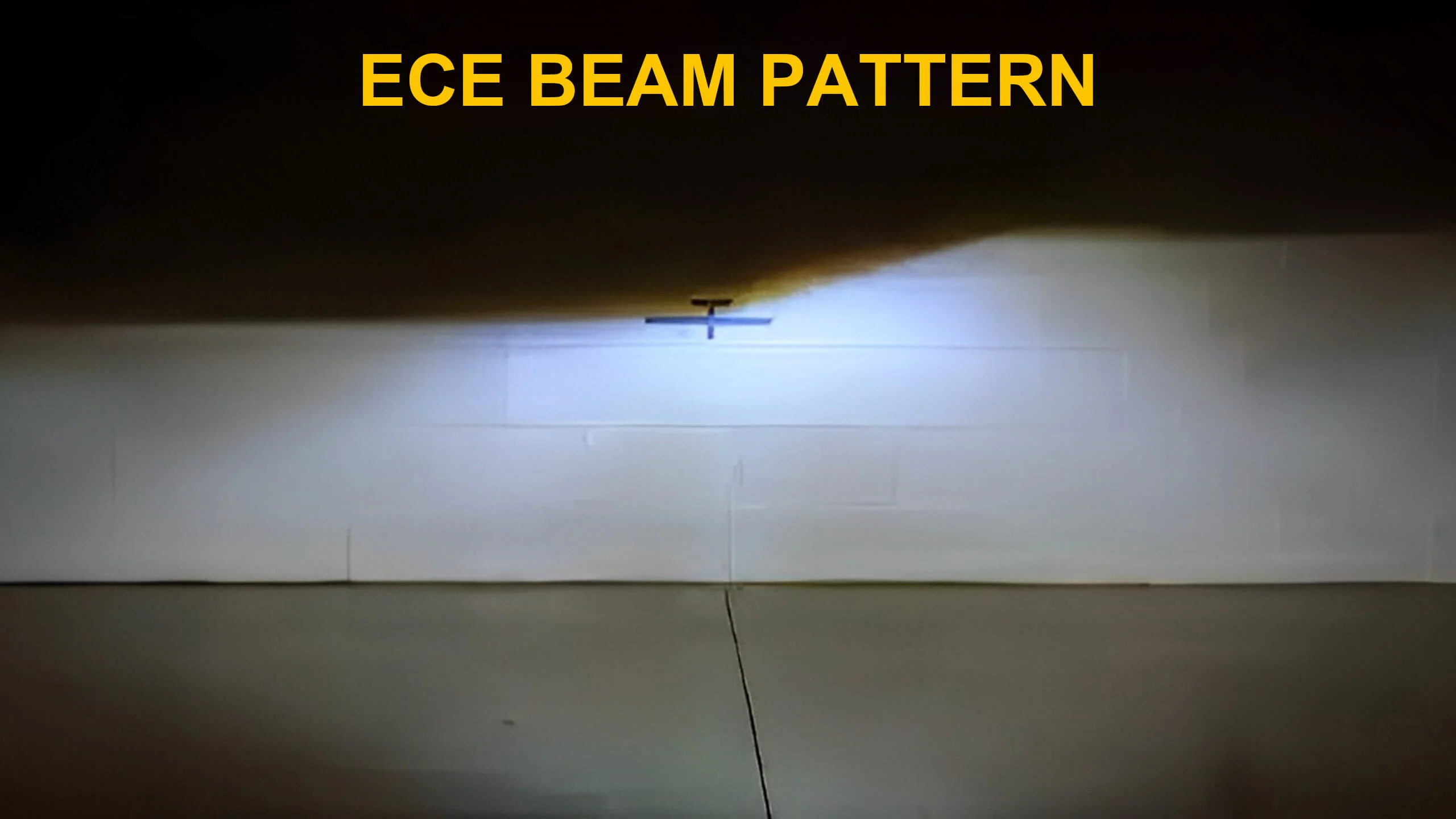 Patrón de haz de un proyector LED con corte horizontal nítido